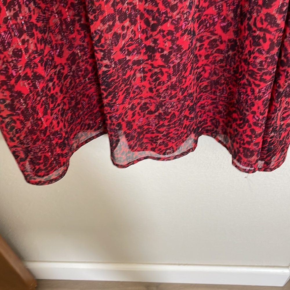 Sanctuary dress size 10. Red 100% polyester non wrinkle. Metallic thread. - Picture 6 of 8